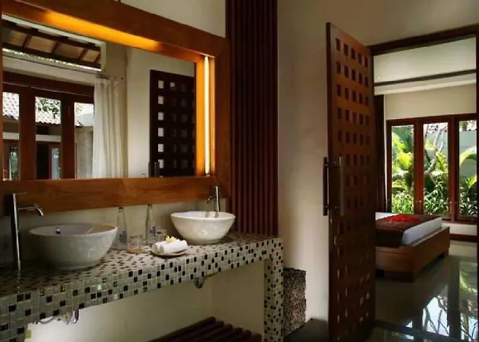 Villa Grand Akhyati & *