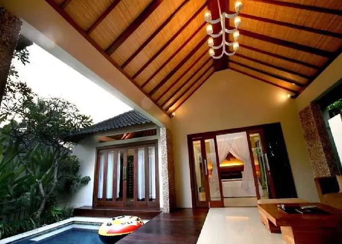 Grand Akhyati & Villa *