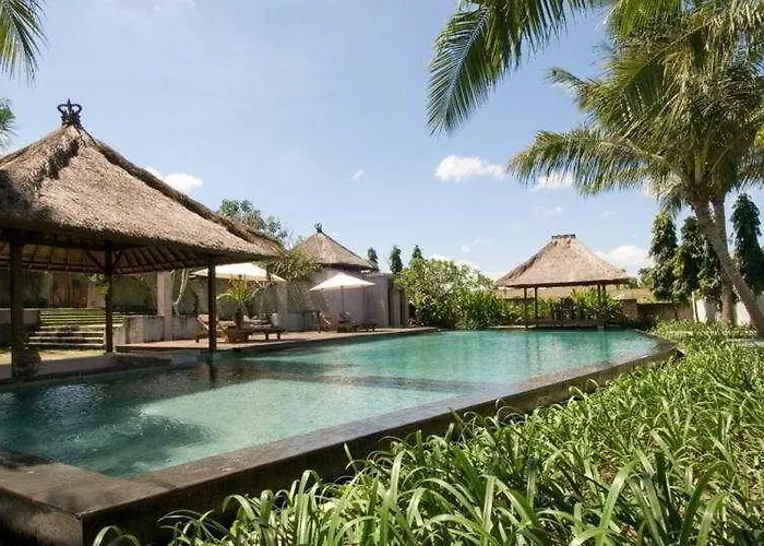 Villa Grand Akhyati & *