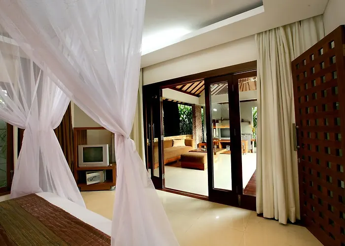 Grand Akhyati & Villa *